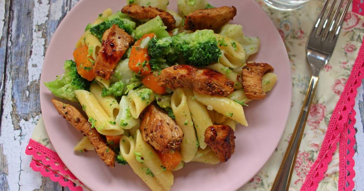 Pasta con verduras y pollo a la oriental | Cocina y recetas fáciles